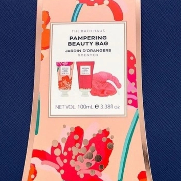 Pampered Beauty Cosmetic Bag NWT - Picture 2 of 3